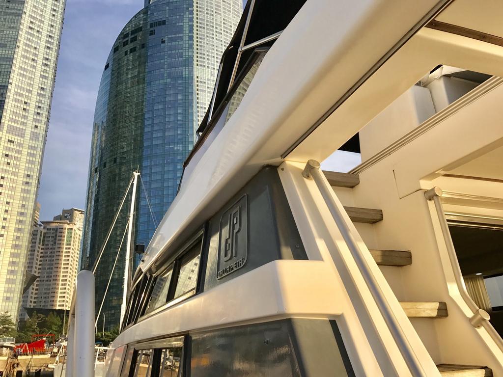 Sea And Yacht Hotell Busan Exteriör bild