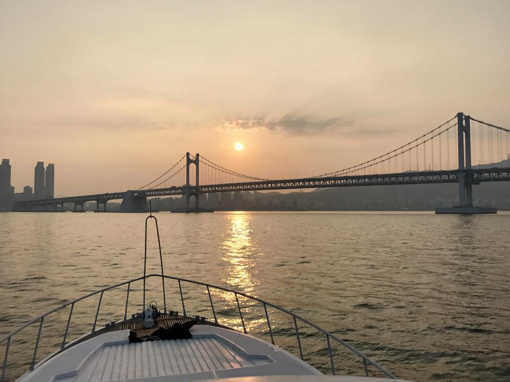 Sea And Yacht Hotell Busan Exteriör bild