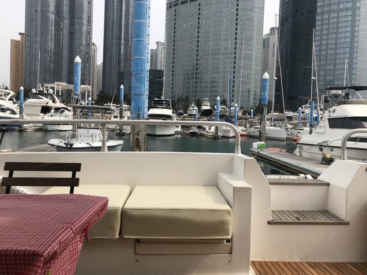 Sea And Yacht Hotell Busan Exteriör bild